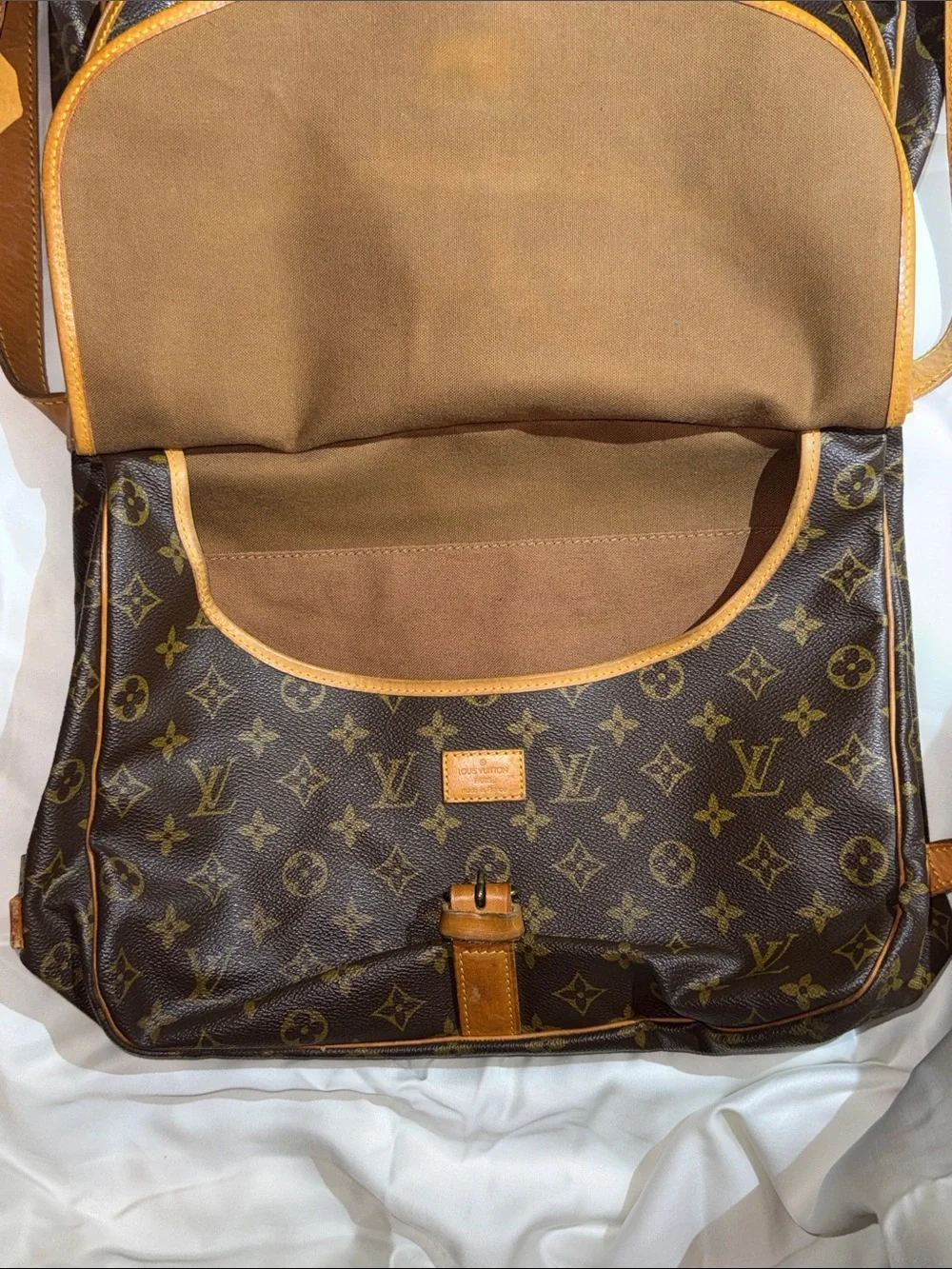 Authentic Louis Vuitton Saumur 35 Monogram Crossbody—excellent vintage condition